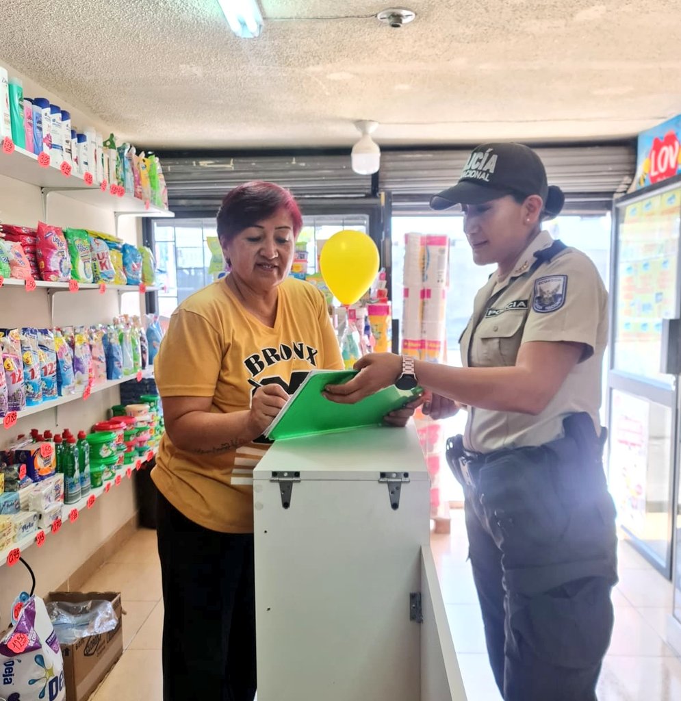 PoliciaEcZona9's tweet image. LA POLICÍA CONTIGO 🤝

En Los Chillos y Calderón #DMQ, realizamos patrullajes preventivos, activación del botón de seguridad y visitas periódicas a locales comerciales, a fin de garantizar la seguridad de la ciudadanía.

#PrevenciónSituacional
#SeguridadCiudadana