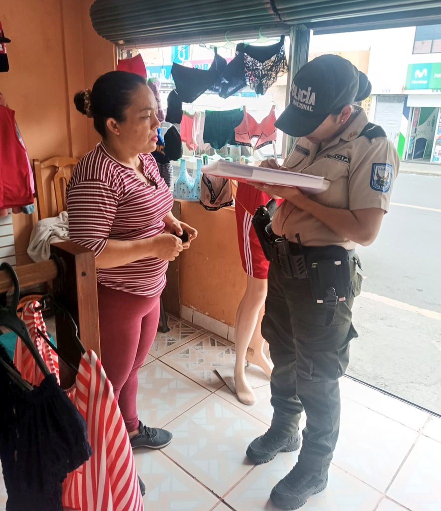 PoliciaEcZona9's tweet image. LA POLICÍA CONTIGO 🤝

En Los Chillos y Calderón #DMQ, realizamos patrullajes preventivos, activación del botón de seguridad y visitas periódicas a locales comerciales, a fin de garantizar la seguridad de la ciudadanía.

#PrevenciónSituacional
#SeguridadCiudadana