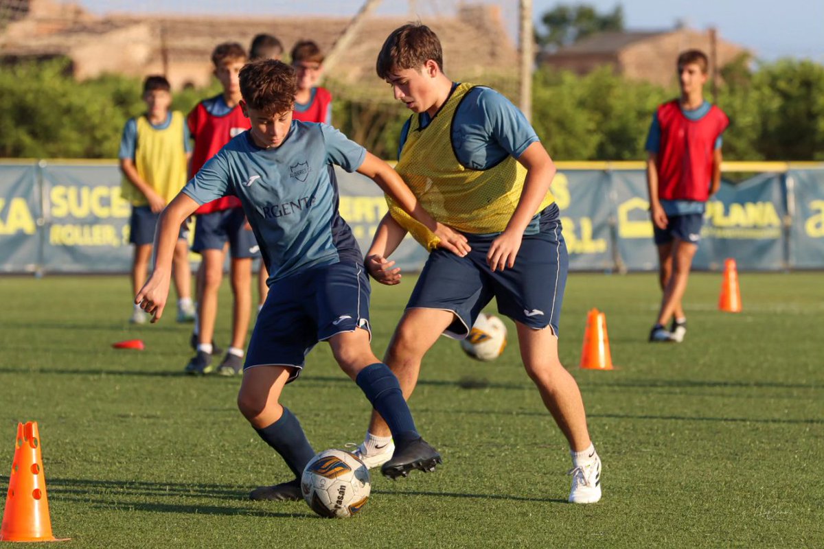alqueriescf's tweet photo. 𝗣𝗿𝗲𝘁𝗲𝗺𝗽𝗼𝗿𝗮𝗱𝗮 |

 ¡𝘼𝙧𝙧𝙖𝙣𝙘𝙖𝙢𝙤𝙨! El Cadete A vuelve a los entrenamientos. ✅⚽💪🏼

¡Vamos Niño! 💙💛

#alqueriescf #somdelniño #unamaneradevivir https://t.co/nJcgKpIt1R