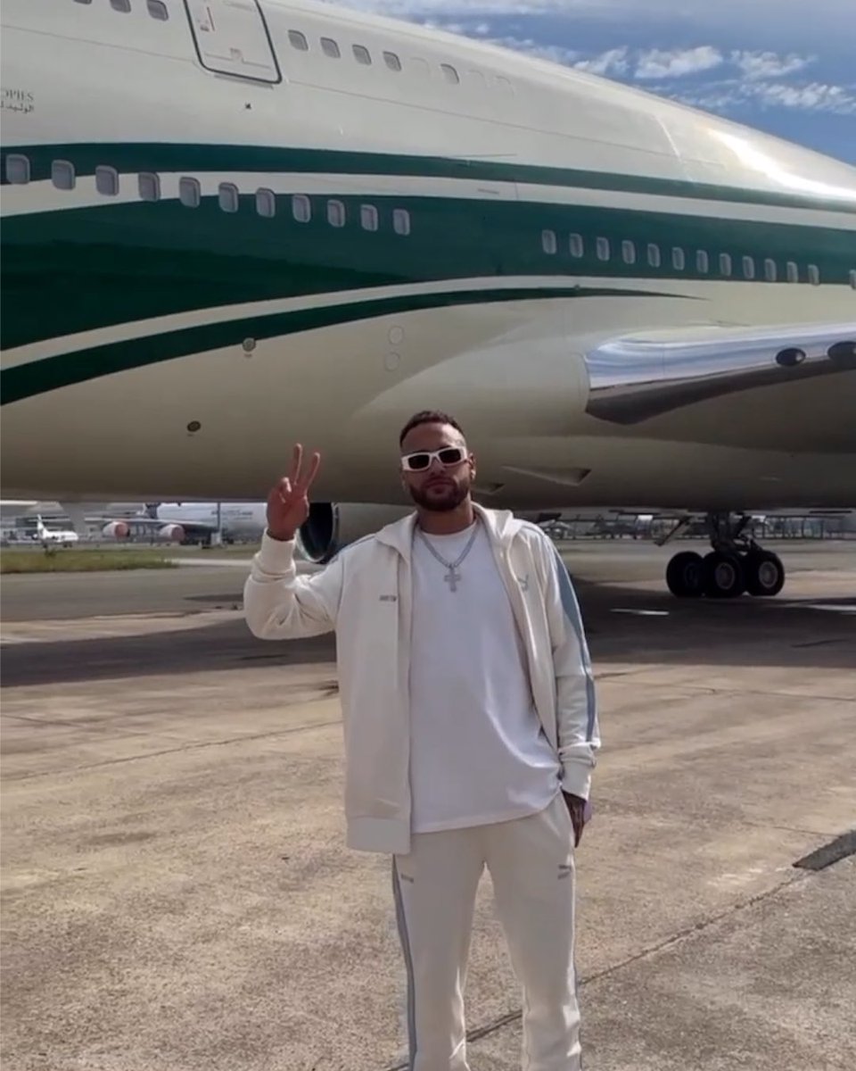 Saudi Prince sends his Boeing 747 to pick up Neymar, the world's most expensive private jet.