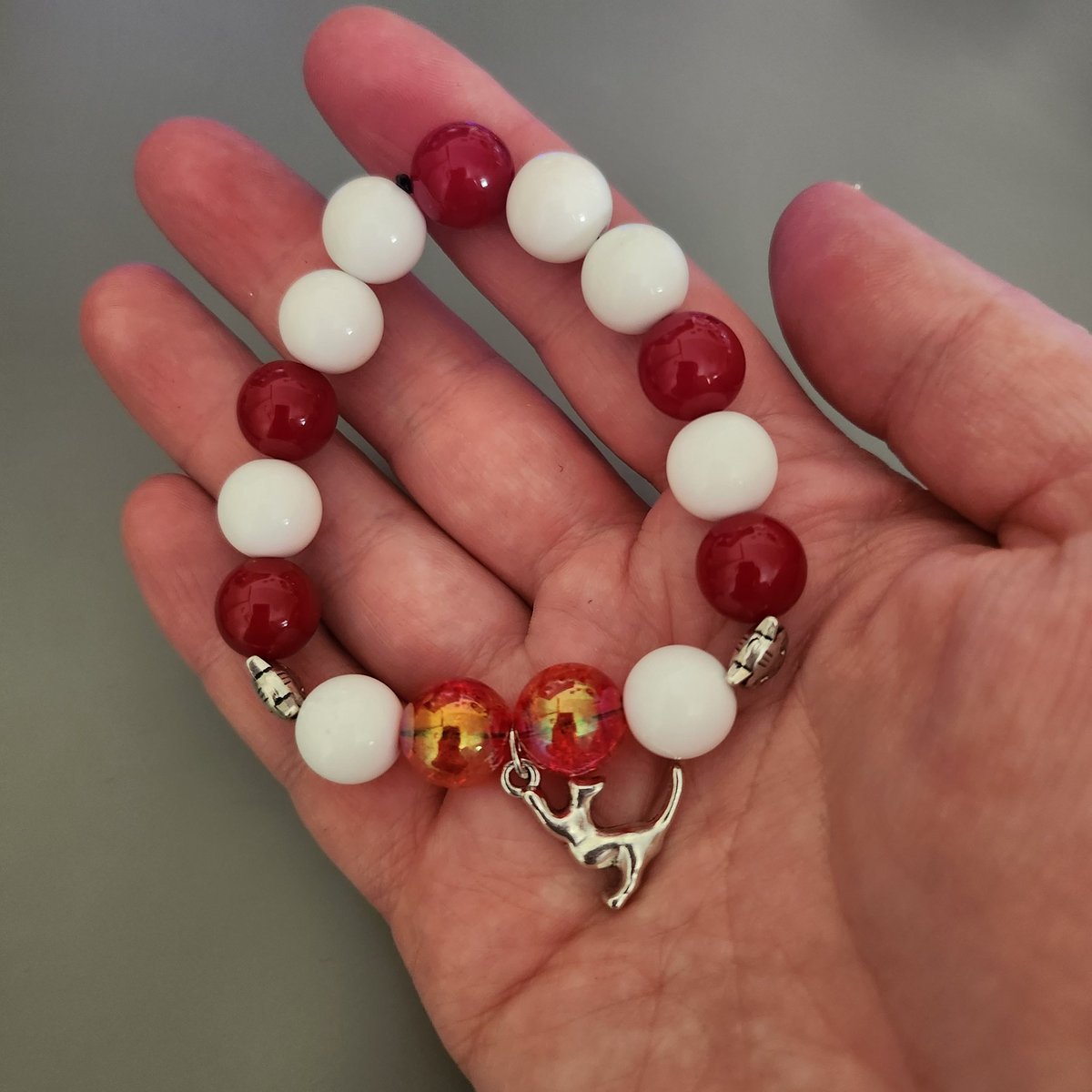MoonNBack_etsy's tweet photo. Kyo | Fruits Basket inspired stretchy charm bracelet! Now in the shop! 
https://t.co/OnUiXbUm5b 
#kyo #kyofruitsbasket #fruitsbasket #inspiredbyanime #anime #cosplay #animejewelry #cosplayjewelry #handmade #shopsmall https://t.co/hzavC3bAgj