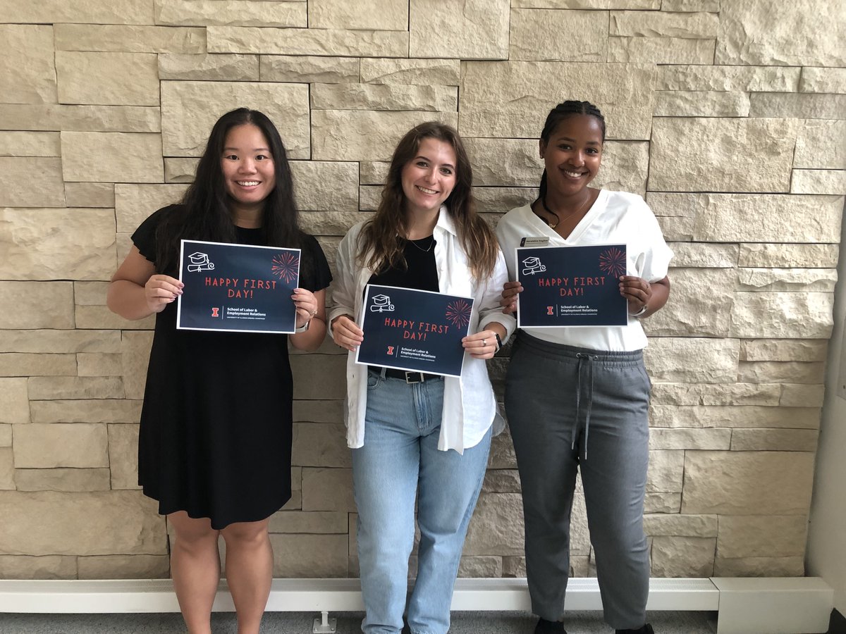 LER_Illinois's tweet photo. Happy first (and last first) day, LER! UnitedHealth Group provided breakfast for the students and spoke with them about potential internships and what they offer. We #LERve when companies visit us on campus! We hope you all have a great year.🧡💙
#LER #MHRIRatILLINOIS #ILL https://t.co/b0sFzDCdcC