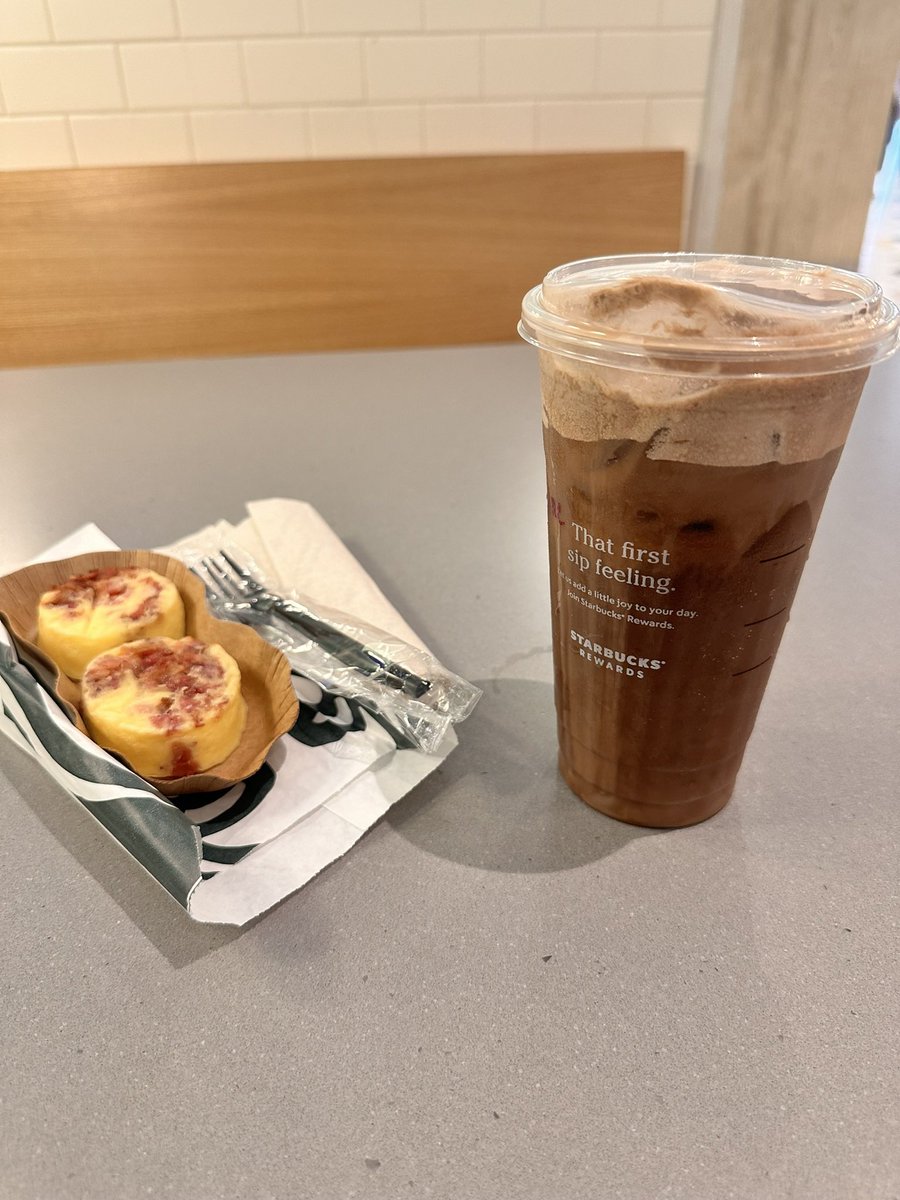 cottoncandyemo's tweet photo. I at Starbucks Got a Bacon &amp; Gruyère Egg Bites, drink, Chocolate Cream Cold Brew @Starbucks …I off of work thank you #jesus #Starbucks #xoxo #eggbites #coldbrew https://t.co/RFqYSRIAFn