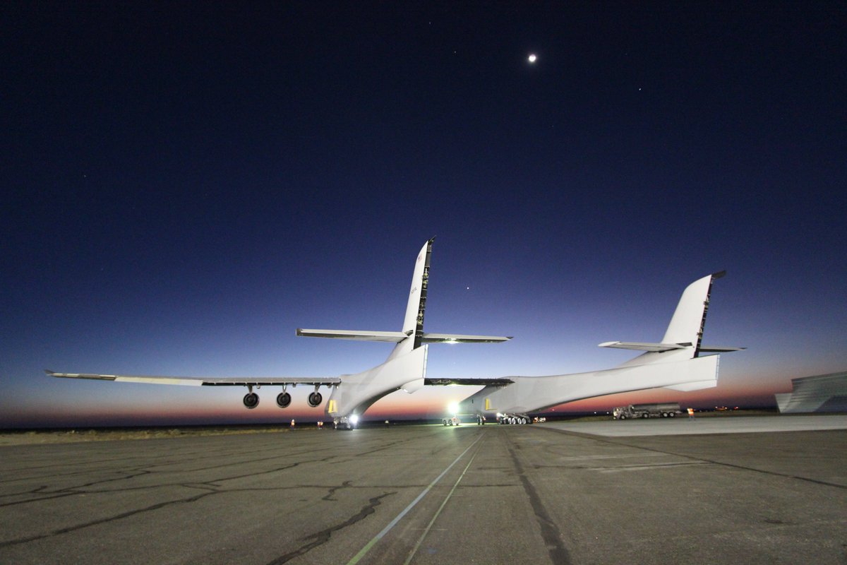 ScaledC's tweet photo. Part of getting ready for the first flight of an experimental aircraft is making sure all of your systems operate correctly – for Roc, the @Stratolaunch carrier vehicle, Scaled conducted the first engine runs from September 15 through 17 in 2017!
#enginetest #experimental #OTD https://t.co/GPCJFVuUzd