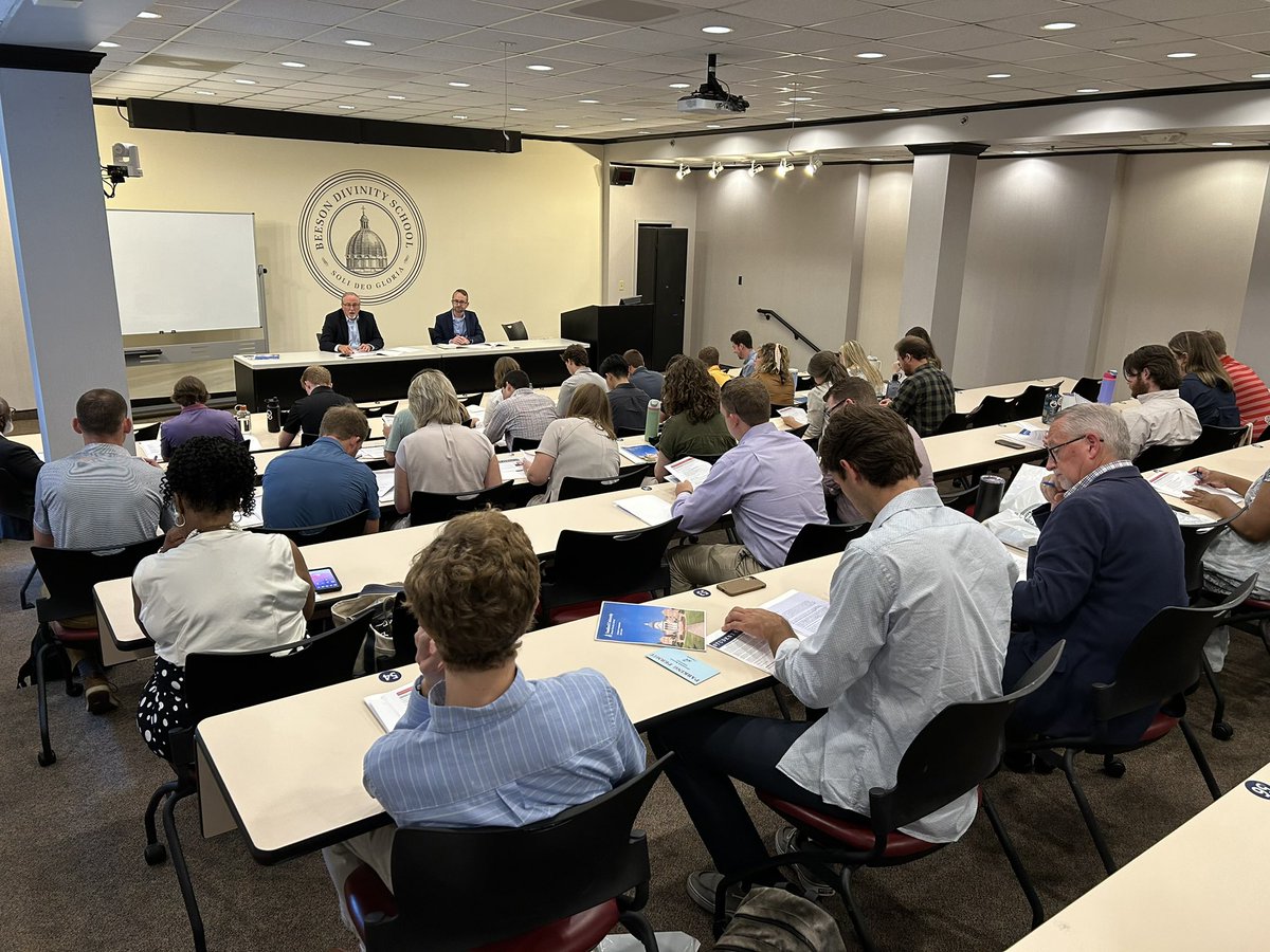 BeesonDivinity's tweet photo. What a great day of fellowship as we welcomed our newest class to Beeson Divinity School! #WhyBeeson https://t.co/ESNjbxCREZ