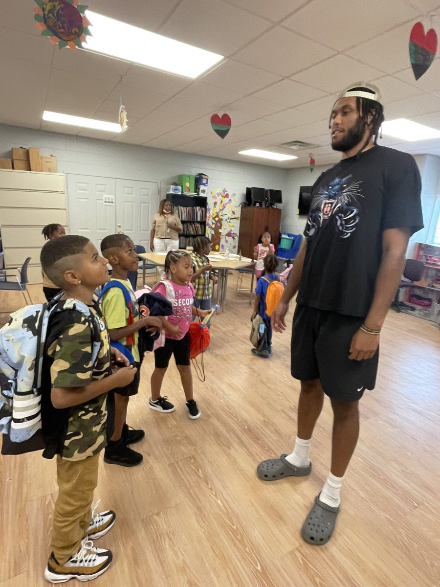Efton Reid visited community after school programs sharing a positive message along with book-bags and educational supplies. #GivingBack #ThanksBigE