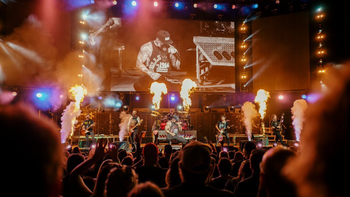 Brantley Gilbert tweet media