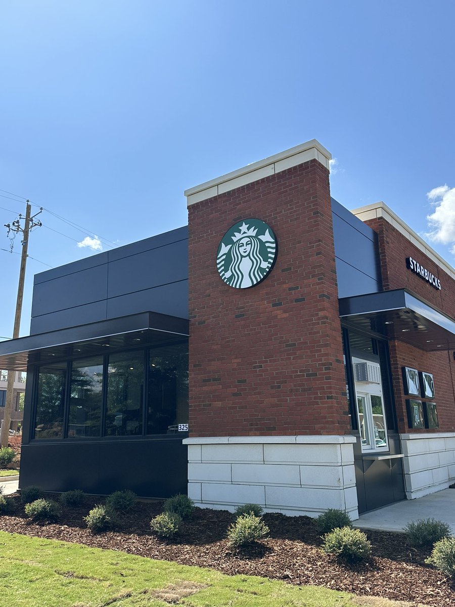 UofAlabama's tweet image. It's here and it's fabulous - presenting the new @Starbucks on University! ☕️  This new drive-thru + walk-up location is perfect for a quick pick-me-up en route to class! #RollTide