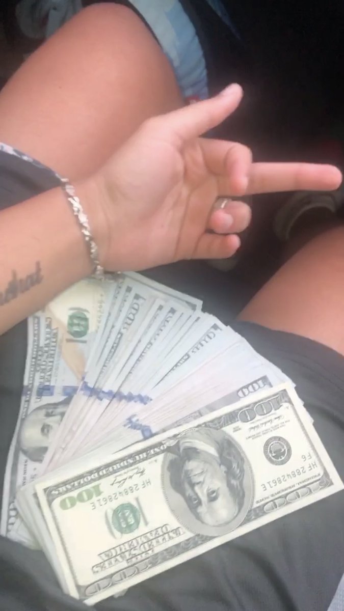 royaleracks's tweet photo. “Now I’m inna bank widdit , told em give me straight blues” 🤣- YOUNGMART2F https://t.co/4CCokvh6EQ