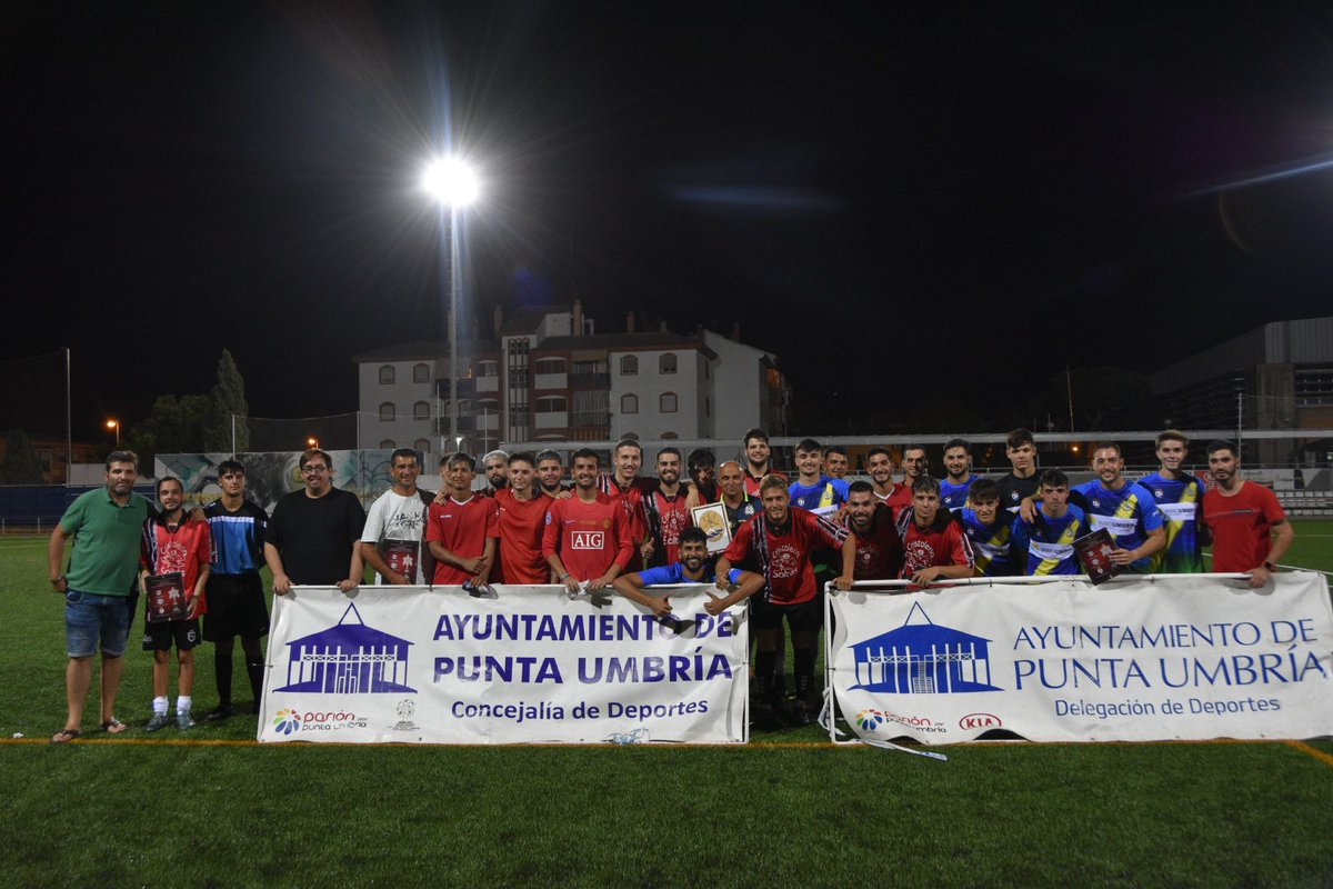 ⚽️🥅 Esta noche ha tenido lugar el I Trofeo de fútbol de la Santa Cruz de #PuntaUmbría. 🏆🏅Los equipos participantes han sido el CD Santa Cruz, junto al CD Punta Umbría y el Recreativo de Huelva Juvenil A. 🤝Todo lo recaudado para la Asociación Resurrección.