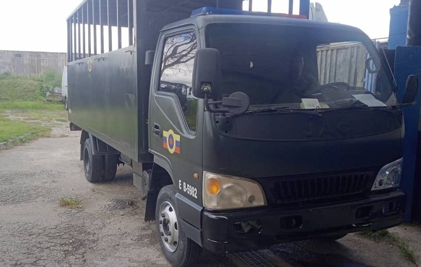 ejb_cavcm's tweet photo. 🚨 #CEMAE || El personal de logística de este Centro de Mantenimiento, realizó trabajos de pintura y reparación de la cabina de pasajeros del camión Jac.
#ConversaítoConMaduro
#FANB #EjércitoBolivariano #ArmaMaestra #Venezuela #21Ago https://t.co/O1EkIW7jzn