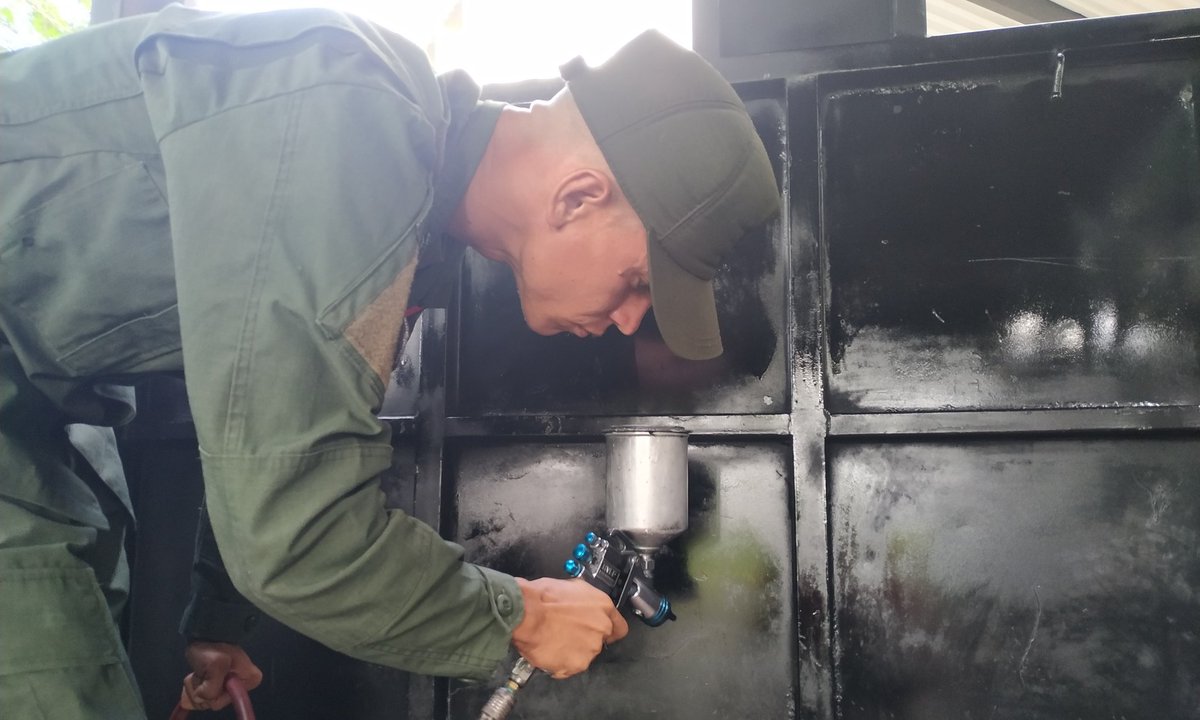 ejb_cavcm's tweet photo. 🚨 #CEMAE || El personal de logística de este Centro de Mantenimiento, realizó trabajos de pintura y reparación de la cabina de pasajeros del camión Jac.
#ConversaítoConMaduro
#FANB #EjércitoBolivariano #ArmaMaestra #Venezuela #21Ago https://t.co/O1EkIW7jzn