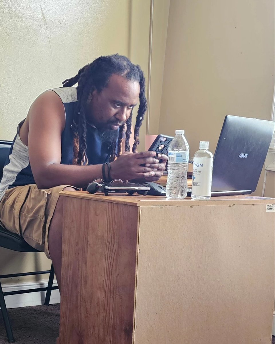 tdubb757's tweet photo. Putting in work at my homie Pound Stackz home studio. We putting together a Banga. The song is produced by a 🔥 VA Producer. I put on for my state (VA!!!). I'm making sure my homies get that major tag on a song their on with me. BHOA United/Island/Universal Music Group 😎🫡💪🏾🎶💯 https://t.co/5kErKoSQ4l