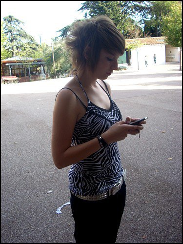 CallMeFlowie's tweet image. Vu que #Skyblog va fermer, je vous montre quelques photos de la Flowie d&apos;il y a 15 ans (😭)!

Toutes les photos datent de la période collège.

(J&apos;ai récup tant bien que mal quelques photos sur mon téléphone.)