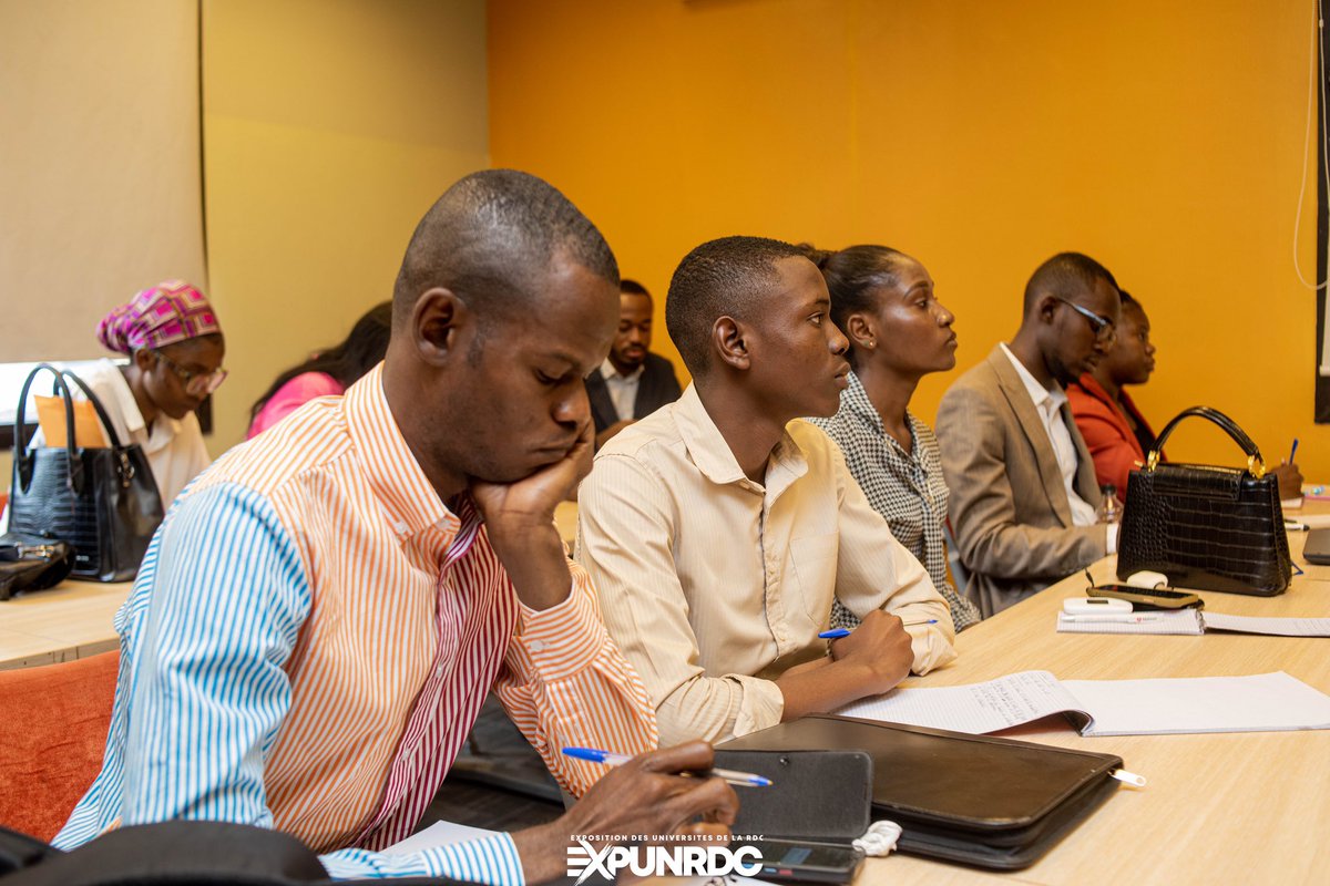Jo_mitelezi's tweet photo. #Deuxieme_jour_De_Formation_des_candidats_du_concours_Expocut_2023

Les candidats présélectionnés pour le concours Expocut 2023, etaient en formation le 19 août 2023  de 9 H 00' à 14 H 30' à la Rawbank la Couronne à Kinshasa.

Rendez_vous_du_24_au_26_août_2023_au_Musée_National https://t.co/1Kxb5ldVlC
