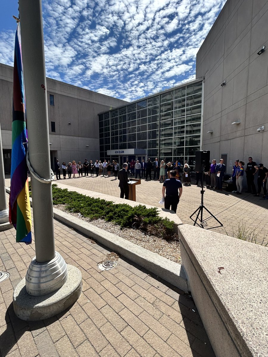 Thank you <a href="/OttawaPolice/">Ottawa Police</a> for inviting me to your Pride flag raising ceremony this afternoon.  

Merci <a href="/OttawaPolice/">Ottawa Police</a> de m'avoir invité à la cérémonie de levée du drapeau de la Fierté cet après-midi. 

#FiertéCapPride
#TeamOttawa
#ÉquipedOttawa
