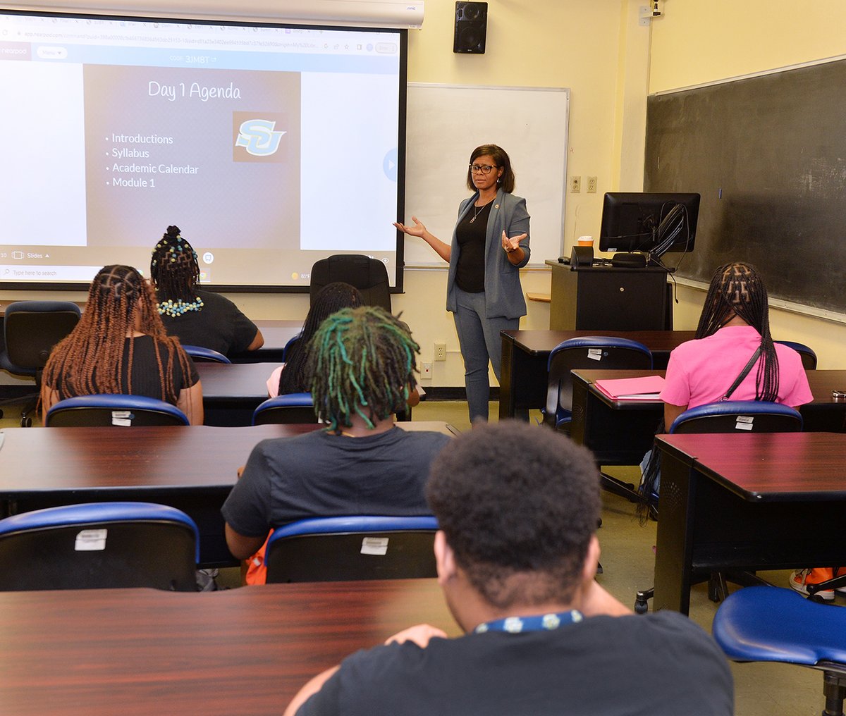 SouthernU_BR's tweet image. One day down, several more to go until December 1! We hope everyone had a great first day of class! 💙 💛 #WeAreSouthern #HBCU #FinishStronger