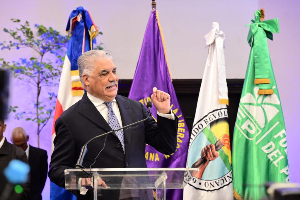 CarlosAmaranteB's tweet photo. Felicitaciones a @MiguelVargasM, @PLDenlinea, @FPcomunica y a @miprd. El 28 de septiembre del 2021,  convoqué al liderazgo opositor a conformar una gran alianza, a las 2 horas Miguel me llamó para apoyar esa idea. Hoy nace #RescateRD, preludio de la derrota de la reelección👏🏻👏🏻🤗 https://t.co/iaFogcek9Z