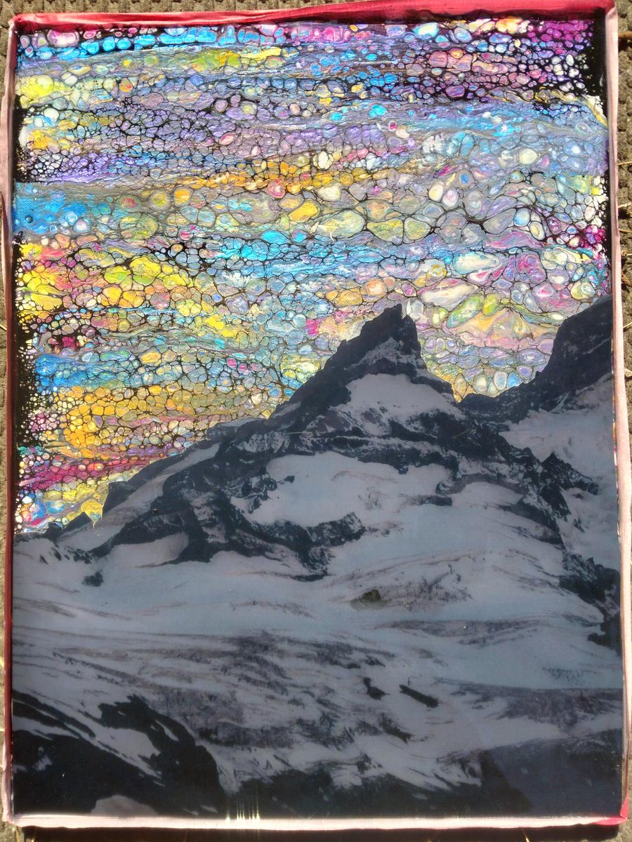 the_con_cept's tweet photo. I wasn't loving the end result until I saw it in direct sunlight. With a little light on it, it really pops! #Art #MixedMedia #DutchPour #Painting https://t.co/Ns9pccQ2vb
