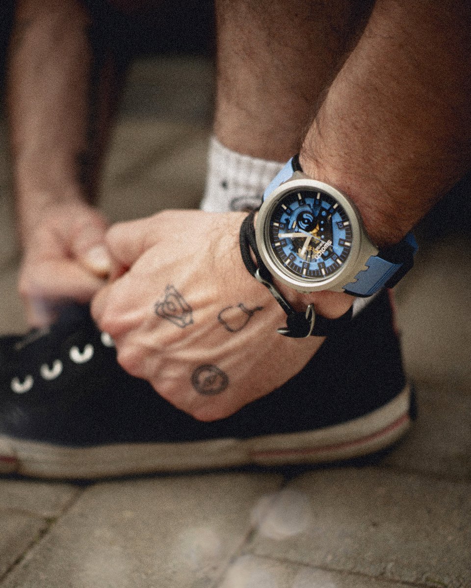 La confianza es irresistible, al igual que los nuevos #SwatchBIGBOLDIRONY 🔎: AZURE BLUE DAZE💙 
swat.ch/3DlZANF