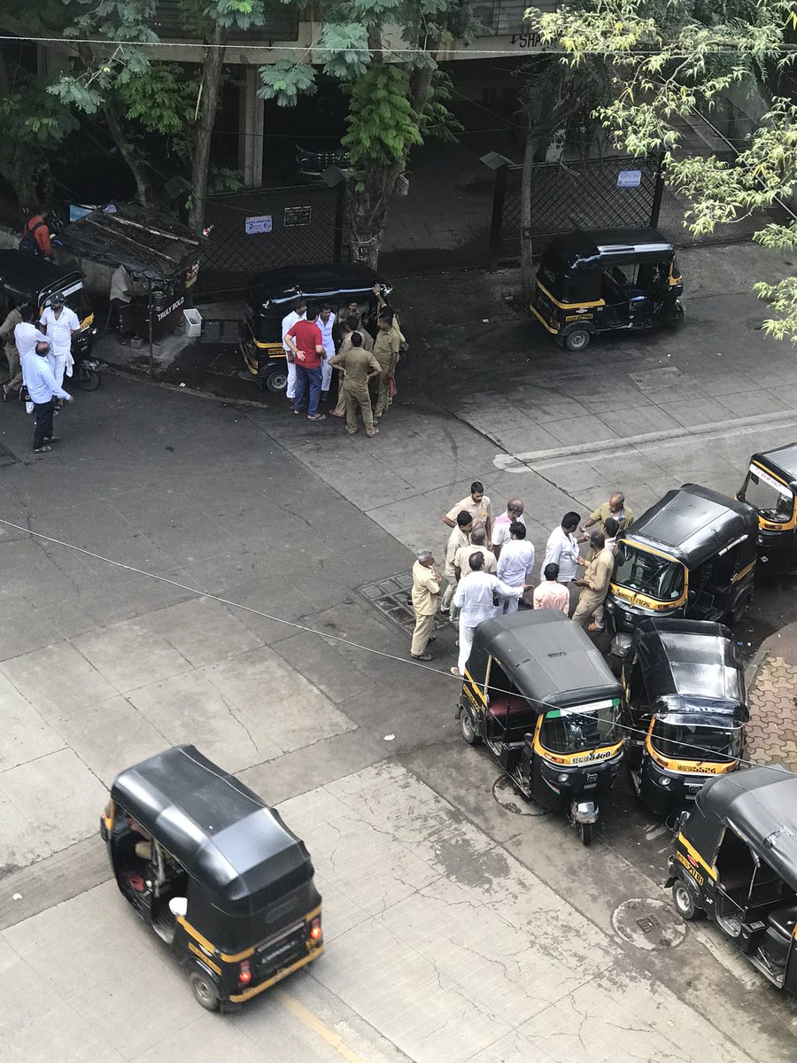 jainesh_87's tweet photo. Daily such gathering n creating https://t.co/uvn8odkprb also make females N girls uncomfortable to move or pass by.This is opposite our gate n ppl keep watching which affects out privacy.Many such complaints done but this continues after 2-3 days again.@mybmcWardKE @MumbaiPolice https://t.co/YGW2DdRIIu
