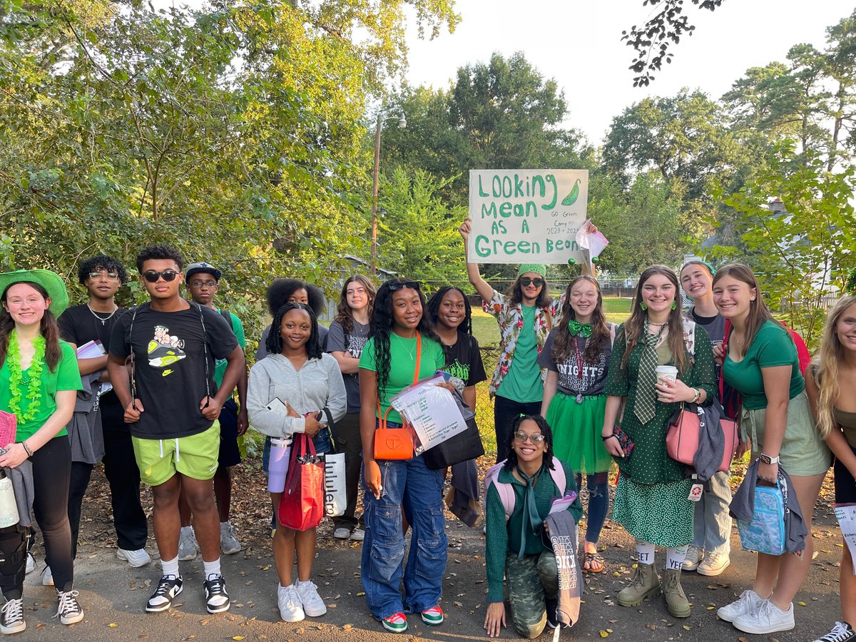 GoTDKnights's tweet photo. What an AWESOME first day back in The Castle!  HUGE thanks to our Knight Mentors for making the Class of 2027 feel right at home!  Thanks to KNIGHTMARE for a great pep rally!  Looking forward to the return of our entire student body tomorrow!  GO Knights! https://t.co/WoQLbJIWCp