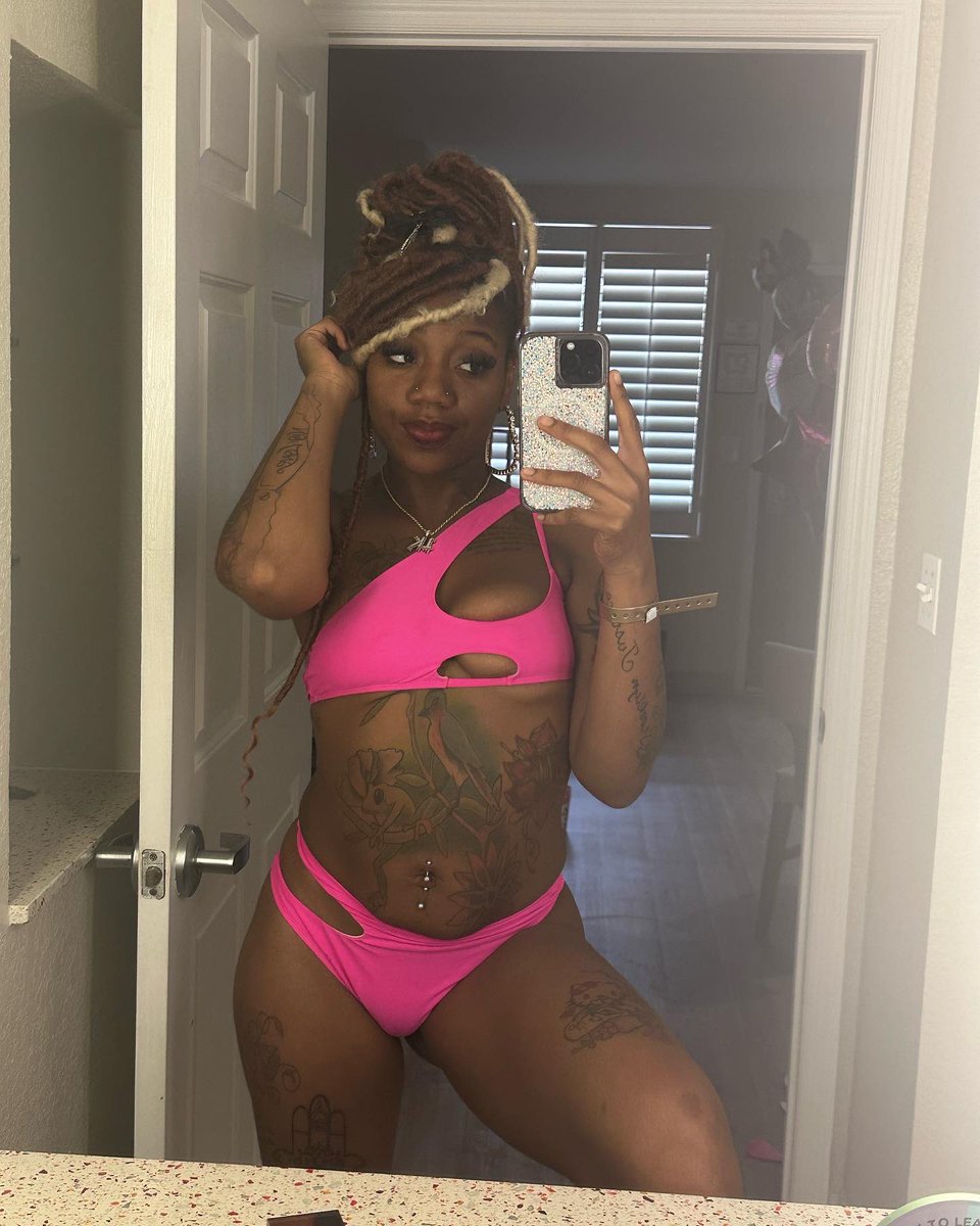 animegemini69's tweet photo. Bad b* love SexyyRedd ❣️💕 #PrettyinPink #onlyfansbabe #linkinbio https://t.co/NM1WH2ny16