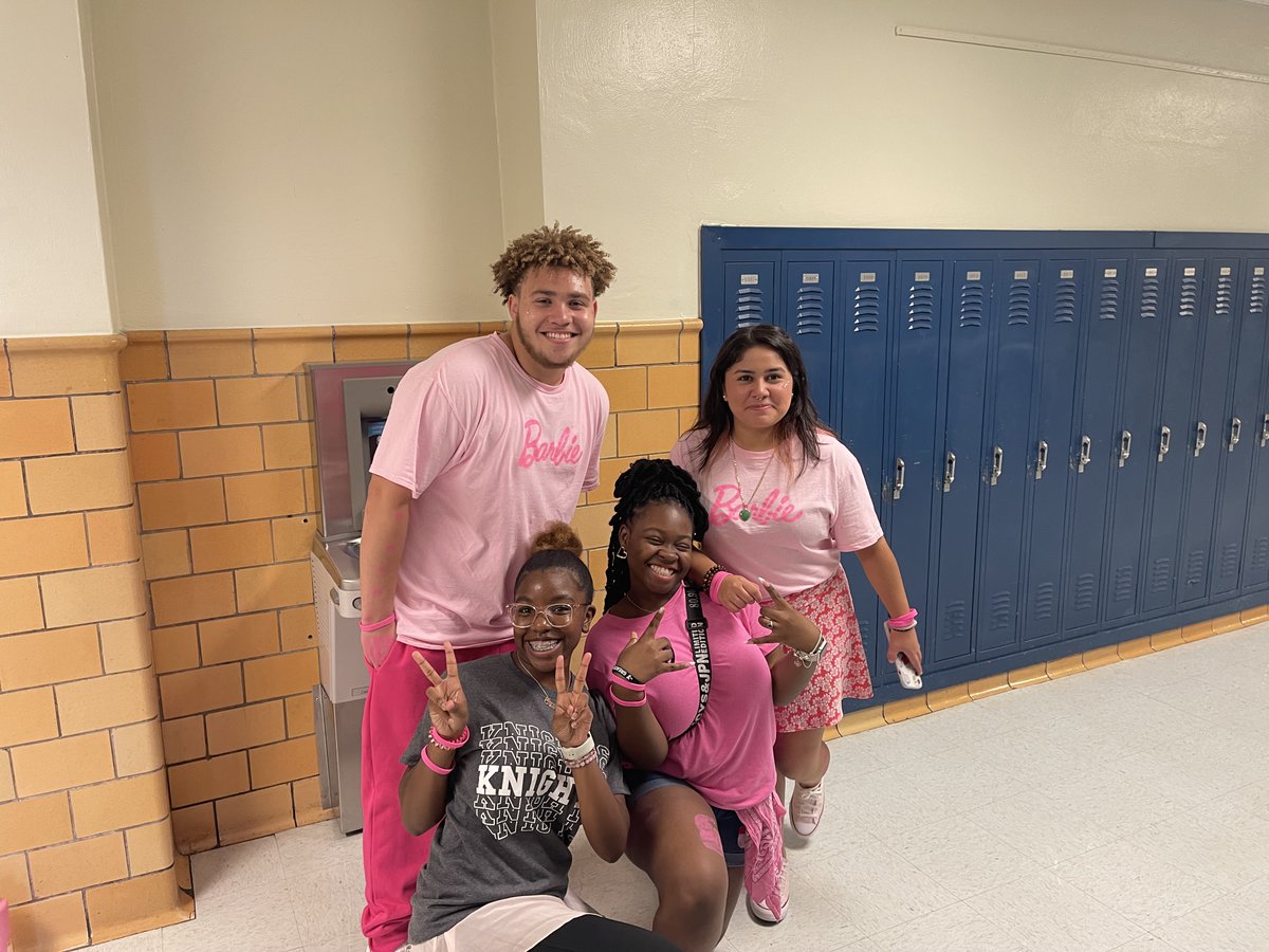 GoTDKnights's tweet photo. What an AWESOME first day back in The Castle!  HUGE thanks to our Knight Mentors for making the Class of 2027 feel right at home!  Thanks to KNIGHTMARE for a great pep rally!  Looking forward to the return of our entire student body tomorrow!  GO Knights! https://t.co/WoQLbJIWCp