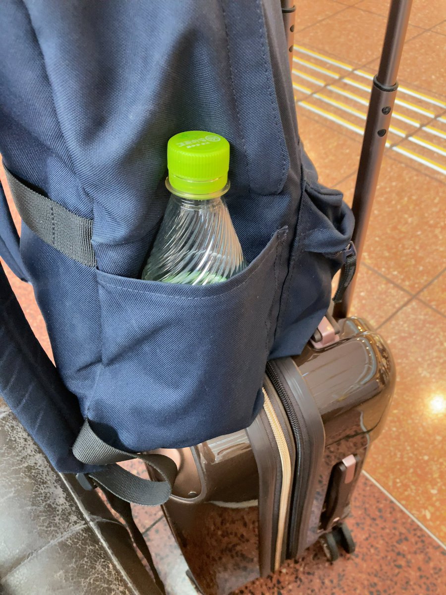 _shikibou_'s tweet photo. 羽田着いた！初キャリーケース！現実逃避しに北海道行ってきます。エスコンフィールドのサウナ行くんだ…！　#一人旅　#北海道 https://t.co/dPethyRsHG