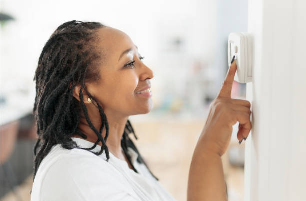 SabinAssociates's tweet photo. A programmable thermostat can optimize cooling and energy usage, reducing utility bills. Do you have any questions about how they work? https://t.co/pFRa6ye58d