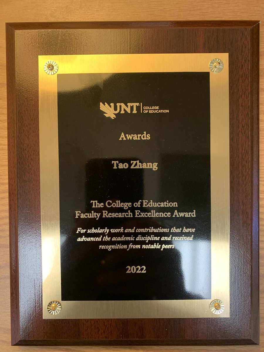 taozhang9596's tweet image. Got two awards recently. A good start for the new academic year!