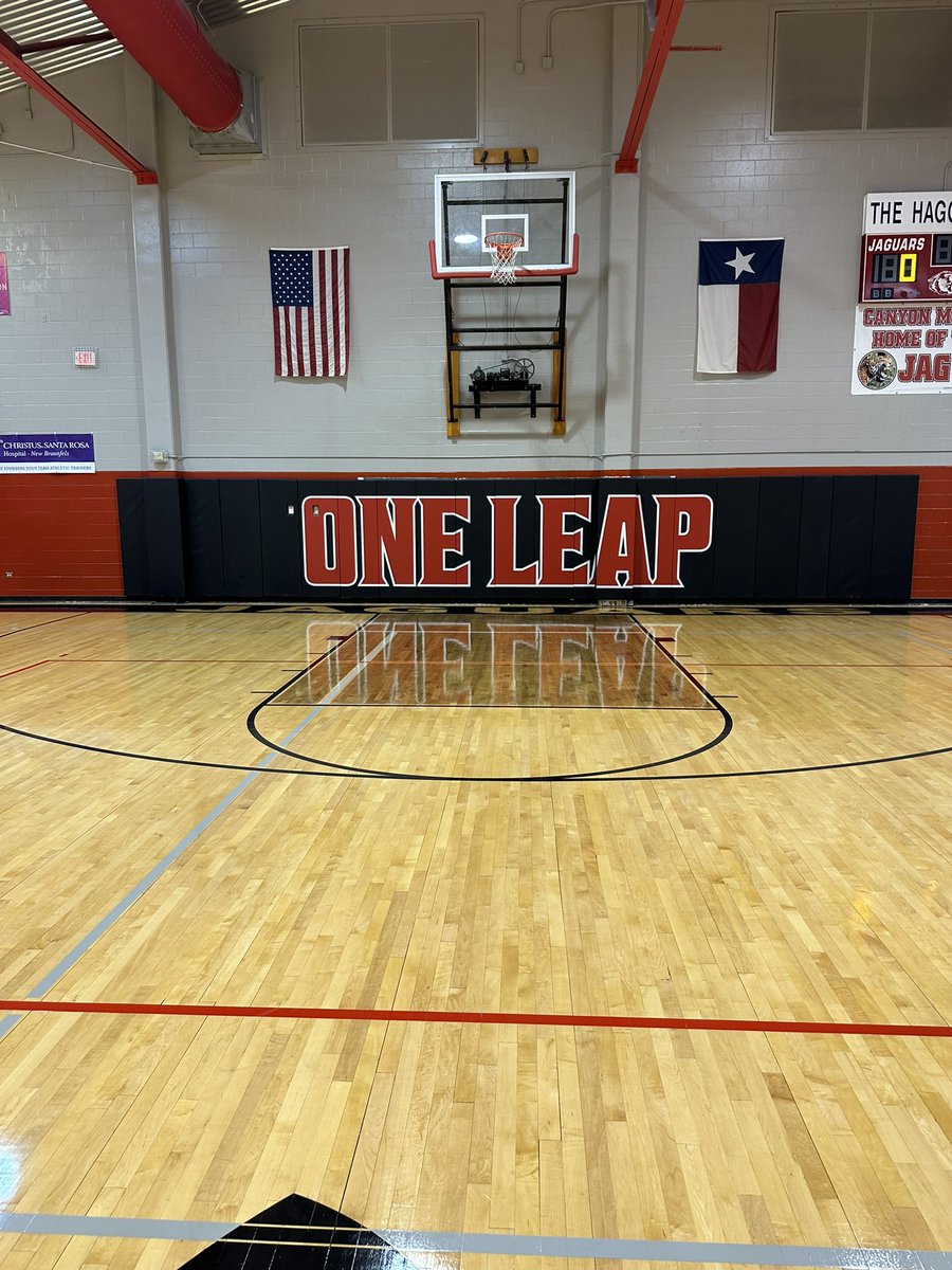 cails6's tweet image. Love when my customers text saying they love their new products! I Love doing what I do with @BSNSPORTS. #customwallpadding #wedoitall