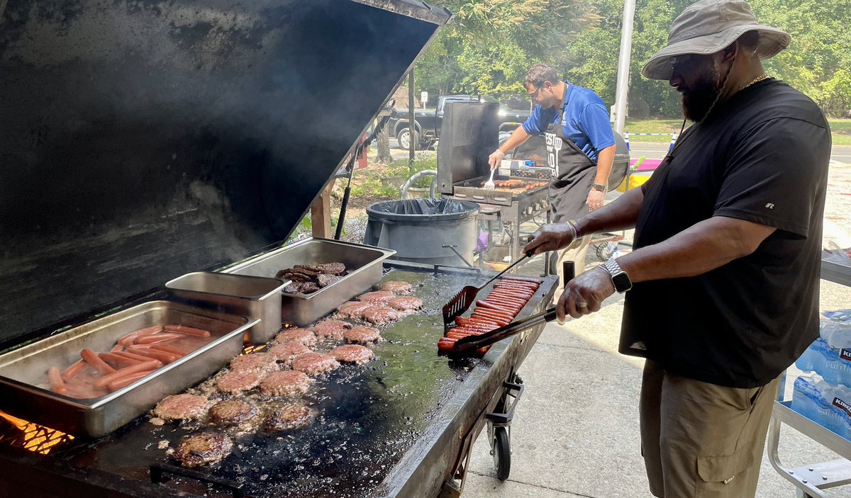 Happy New School Year! What a way to welcome back your staff… check out our Administrators grilling lunch for us! Thanks Mr. Bloom and Mr. Alexander 
<a href="/AKAFerrell_EdD/">Dr. Kimberly Ferrell</a> <a href="/Hillandaledps/">Hillandale Elementary School</a> <a href="/DurhamPublicSch/">Durham Public Schools</a>