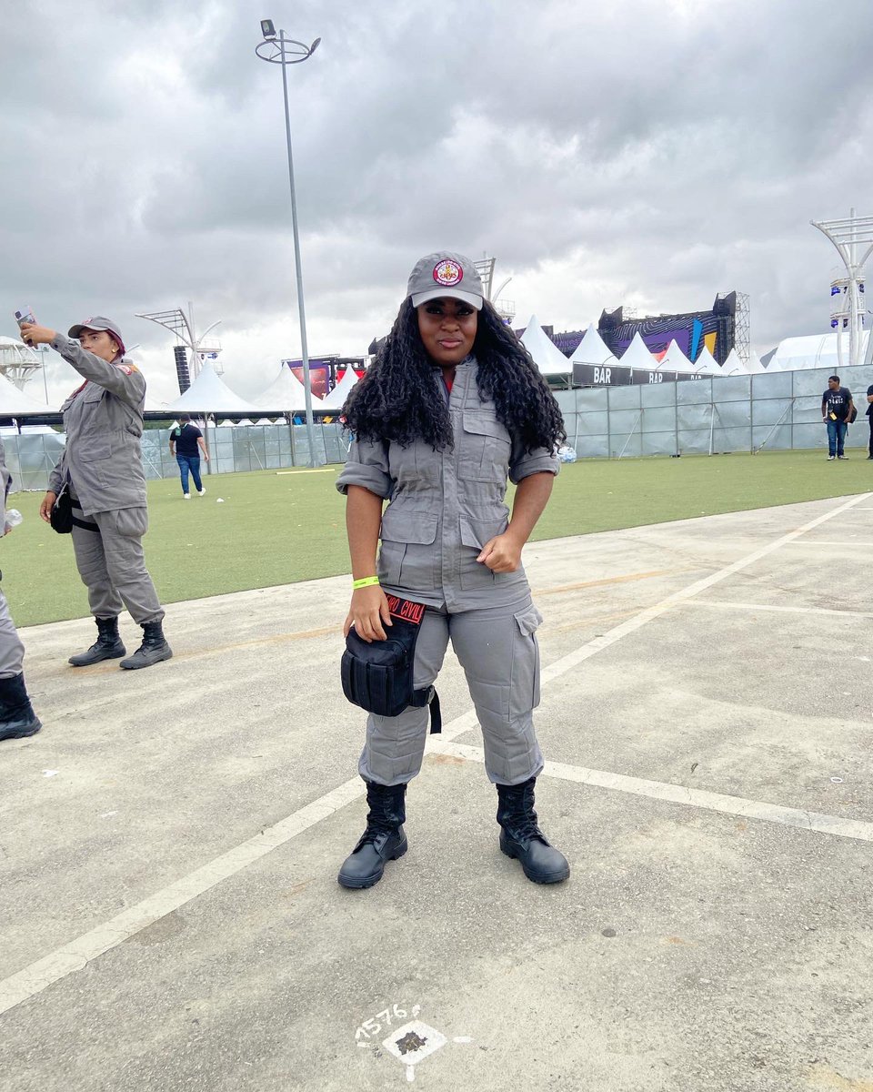 Lekamoura01's tweet photo. É trabalhando que plantamos o nosso futuro. ⭐
#garotavip #garotaviprj https://t.co/XsIEoaoasZ