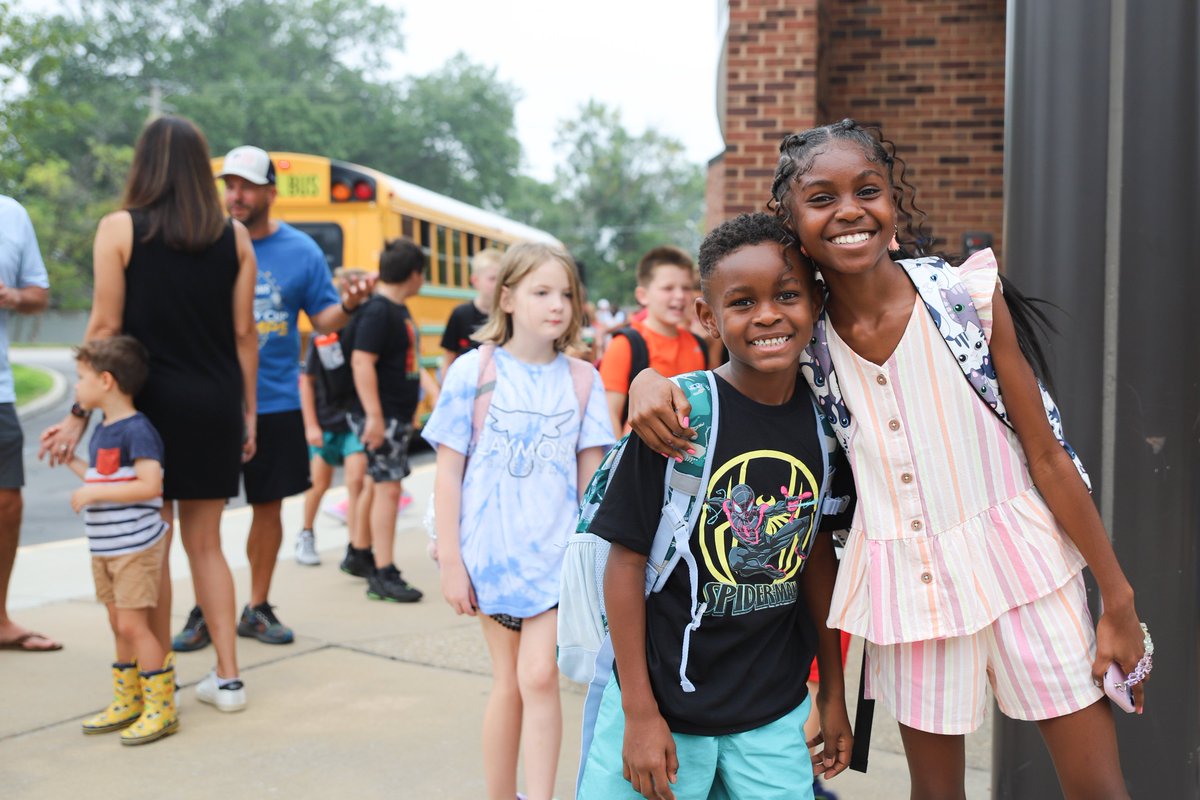 ParkwaySchools's tweet photo. A new chapter begins! Welcome back to the excitement, laughter, and learning as we kick off another school year together. Here’s to a year of growth and #MomentsThatMatter. 📷 #BacktoSchool https://t.co/bWxtWFw4fB
