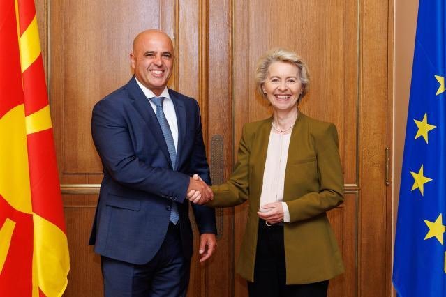 Good exchange with PM <a href="/DKovachevski/">Dimitar Kovachevski</a>. 

I welcomed his government’s tabling of the Constitutional amendments in Parliament. I hope all parties will support it, to move forward on North Macedonia’s European path. 
 
North Macedonia belongs in the EU.