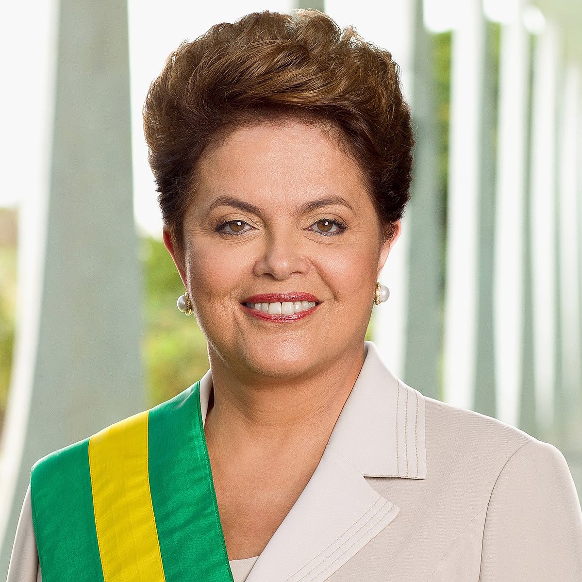 choquei's tweet photo. 🚨AGORA: Tribunal Regional Federal (TRF-1) isentou Dilma Rousseff no caso das pedaladas, que resultou em seu golpe (impeachment) de 2016.

Segundo a decisão da Décima Turma, a ex-presidenta não poderia ser processada por improbidade pelo Judiciário, e sim pelo Congresso Nacional. https://t.co/d0ivx4AAbG