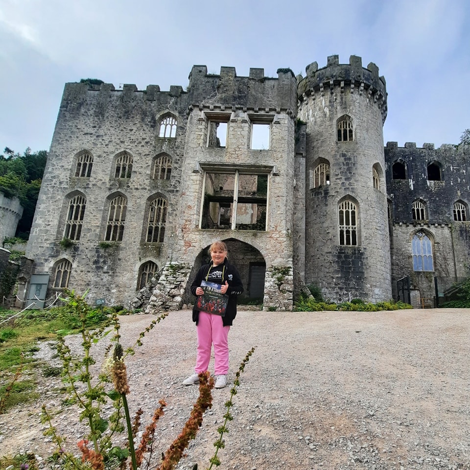 Our latest vlog from the I'm a celebrity castle is out now...youtu.be/po81lSlI_rg
.
.
.
#daysoutwithkids #summer #daysout #familytime #photography #harrypotter #weekendvibes #wizards #Witches #gwrychcastle #imaceleb #Castle #northwales #filminglocation