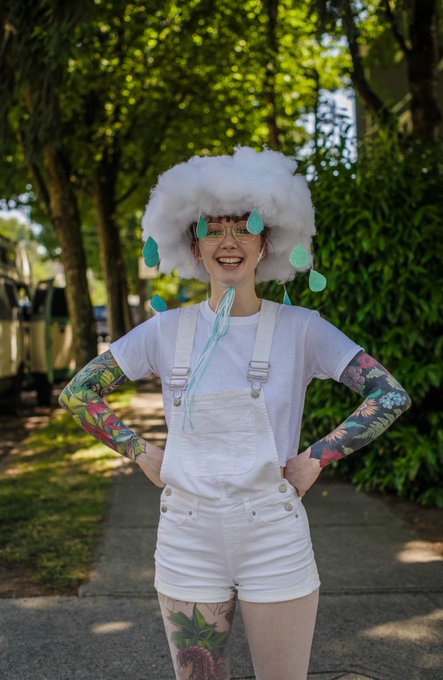 You see me across the room at the party. Do you say hi? 😎  📸 by @indigo_jones https://t.co/kRDVWoR88