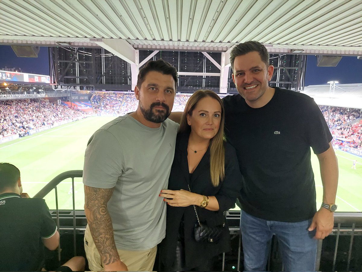 BenOwen42's tweet photo. Great to catch up with Jordan today with @DanniGBrooke in #SouthLondon. #HuntedUK and #HuntedAU. Shame the Gooners won though! 😬 https://t.co/pdn3UzGelK
