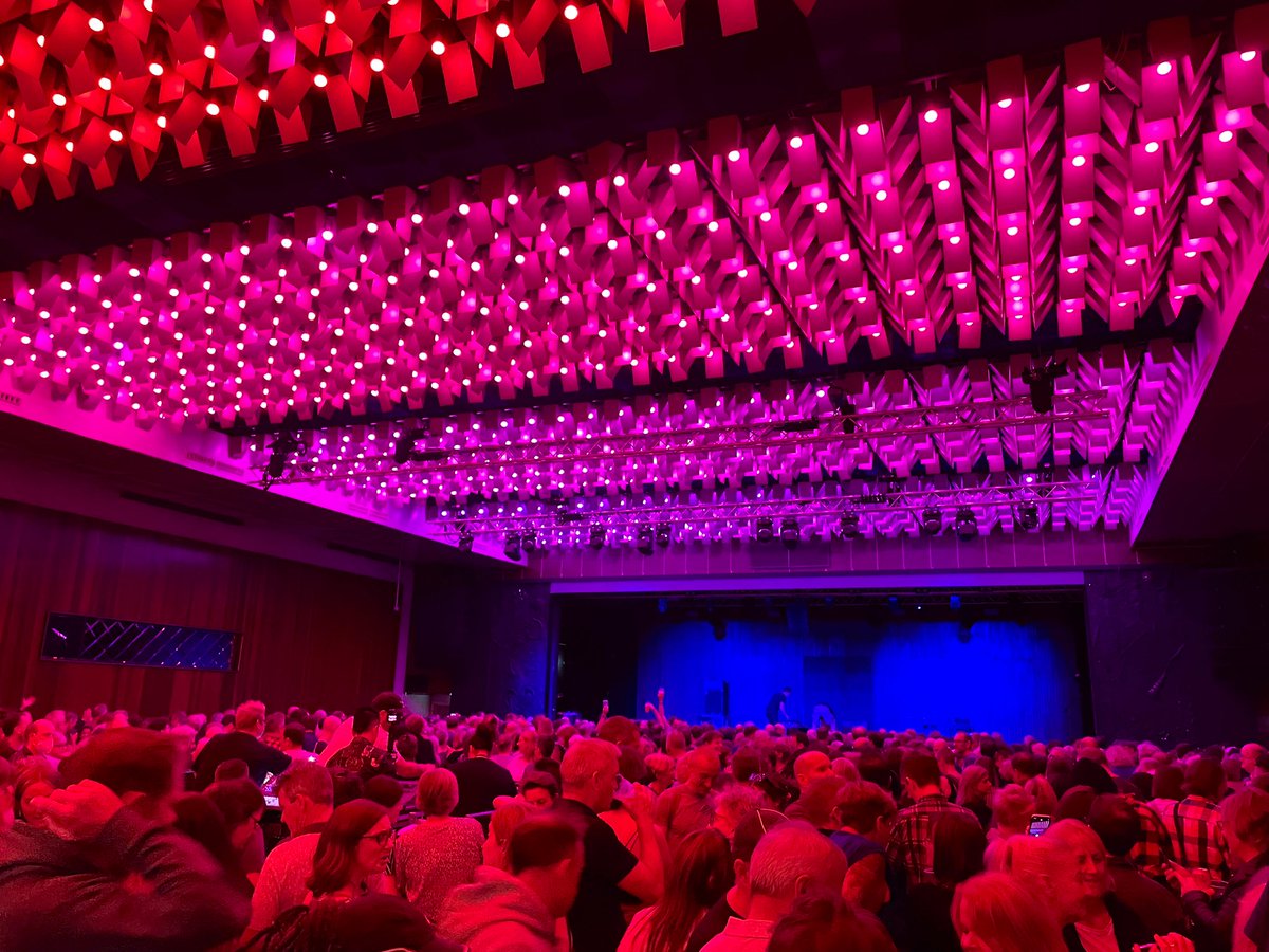 More nostalgia with my bookend <a href="/leephelps/">Lee Phelps</a>. <a href="/Indigo_Girls/">Indigo Girls</a> <a href="/NCHMCR/">New Century</a>. Just the 28 years after seeing them at Glastonbury.