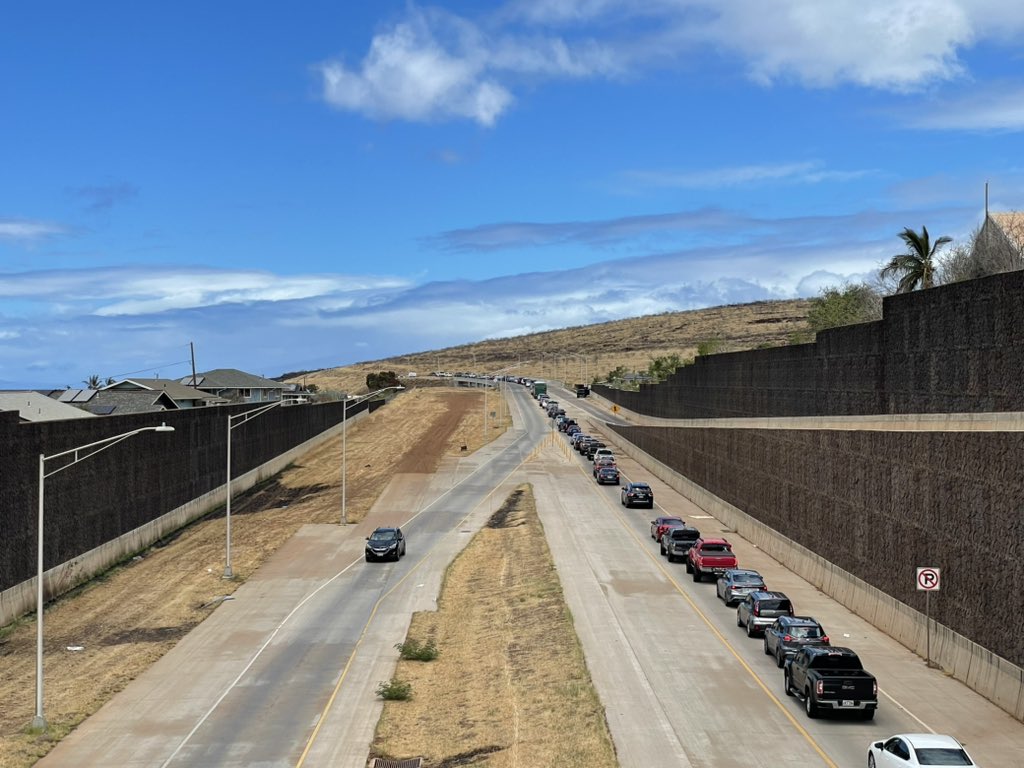 nicksortor's tweet photo. 🚨 JOE BIDEN IS ON MAUI

While Biden flies around in circles above Maui, residents are TRAPPED on closed roads for the next several hours. 

Biden will then be meeting with pre-selected “residents” and will NOT be taking media questions.

Go figure. 

Police are telling me that residents are SUPER frustrated and many are missing work because of the road closures.

THE PEOPLE OF HAWAII WANT ANSWERS. WHY WON’T BIDEN OR THE GOVERNMENT ANSWER THEM?