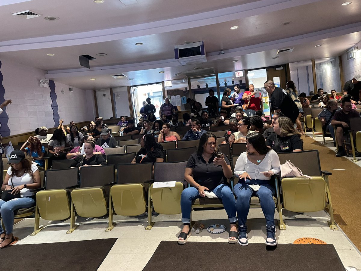 JeremyBurnham3's tweet photo. First day with students is also your first day with families. Do not miss that opportunity. #parentpowerhour https://t.co/3x5mG38rBV