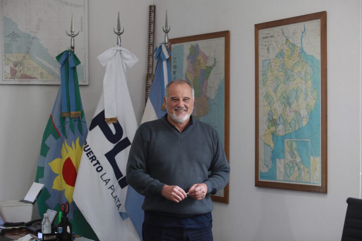 provincia1270's tweet photo. #Ahora en #EsaHora⏳con @celiharry hablamos con el presidente del Puerto La Plata, Jose Maria Lojo @PepeLojo

👉Se llevará adelante la II Jornadas de Desarrollo Regional "Futuro y tecnología", en la sede Sergio Karakachoff de la UNLP.

🖥️ https://t.co/jKejIHcpvt 📻 #larompe https://t.co/agadGntfvu