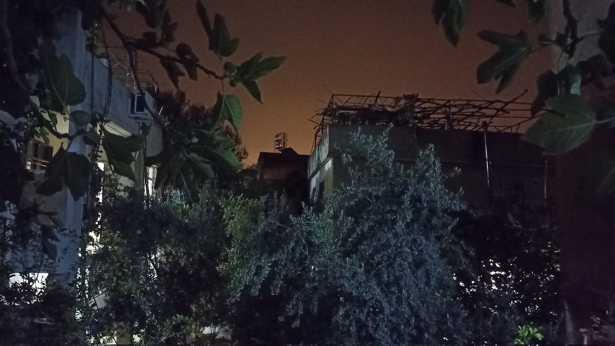 إِنَّمَا أَمْرُةَ إِذَا أَرَادَ شَيْئًا أَنْ يَقُولَ لَهُ كُنْ فَيَكُونُ

O, bir şeyin olmasını dilediğinde ona sadece "Ol!" der; o da hemen oluverir.

-Yasin,82 -