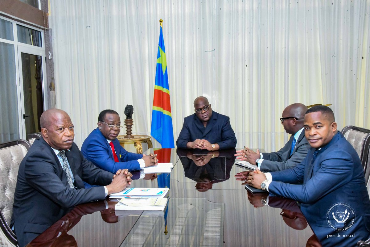 elogemwandwe's tweet photo. Le Chef de l’État @fatshi13 a présidé, une réunion interinstitutionnelle consacrée principalement à la situation sécuritaire dans l’Est de la #RDC et aux élections de décembre 2023. Réunion à laquelle a pris part le Président du @senatrdc Professeur @PLukwebo https://t.co/Pwa4c2bLWP