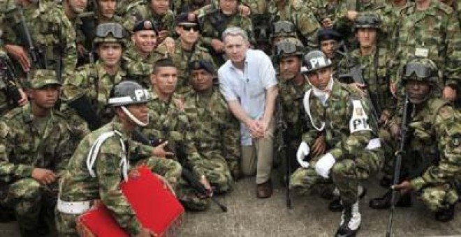 Si Álvaro Uribe Vélez fuera candidato presidencial 🇨🇴. 
¿Usted volvería a votar por Uribe?
Necesitamos rescatar la fuerza pública abandona por el desgobierno de Petro.
<a href="/AlvaroUribeVel/">Álvaro Uribe Vélez</a> 🇨🇴RT