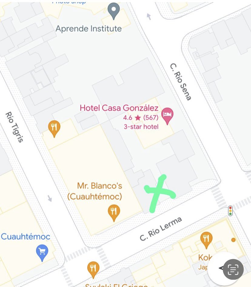 jackman_laura's tweet photo. Espero me puedan ayudar, el estacionamiento que está en Río Lerma (anexo foto). Primero la persona que te cobra, te cobra de más y si no estás atento a lo que te está cobrando te la aplica. Y me bajaron medio tanque de gasolina, atentos y ayuden a para que no le suceda a más. https://t.co/6jxDWf2tuK