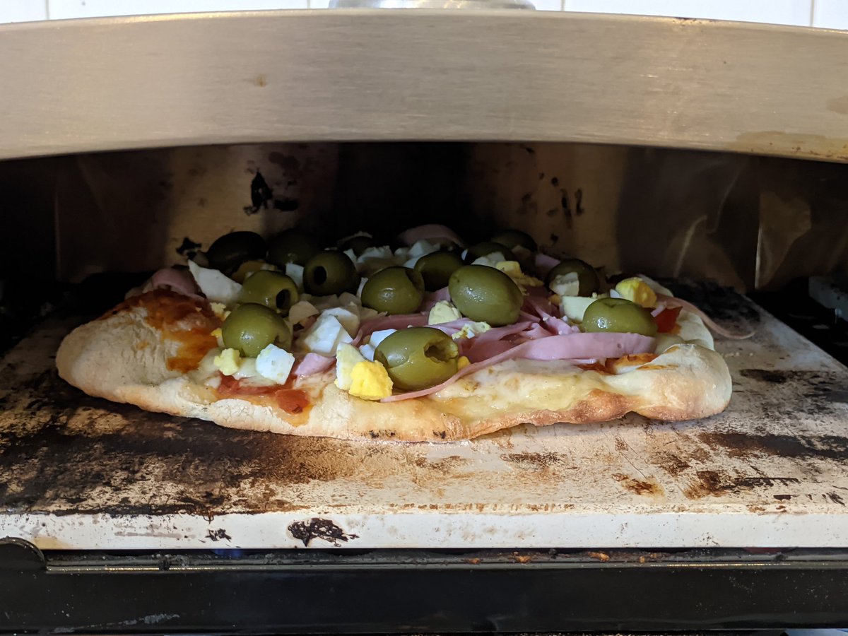 GuadaVazquez85's tweet photo. @elguisodebagre Las pizzas de hoy de @josephmjauregui https://t.co/9mdn7ewNyM