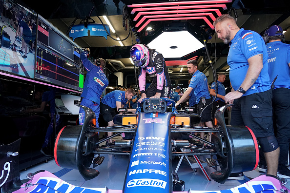 Formula0_versee's tweet photo. GP DA AUSTRIA🇦🇹 - Q1

@CharlesLecF1V lidera primeira sessão classificatória,  mas mais chocante que isso, A DUPLA DA @RBR_F0 CAI NO Q1!!!! OS TORCEDORES VAIAM MUITO!!!!

Grande decepção também no box da @AlpineF0Verse que vê seu primeiro piloto ter pane elétrica antes de completar volta. 

Também caem no Q1: @FAlonsoF0 e @Oscar_formula0